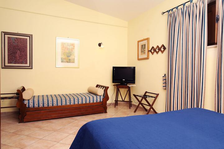 Room 15 of 41