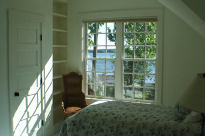 Room 32 of 40