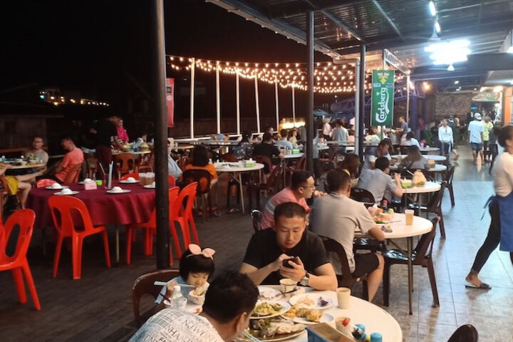 Dining 35 of 49