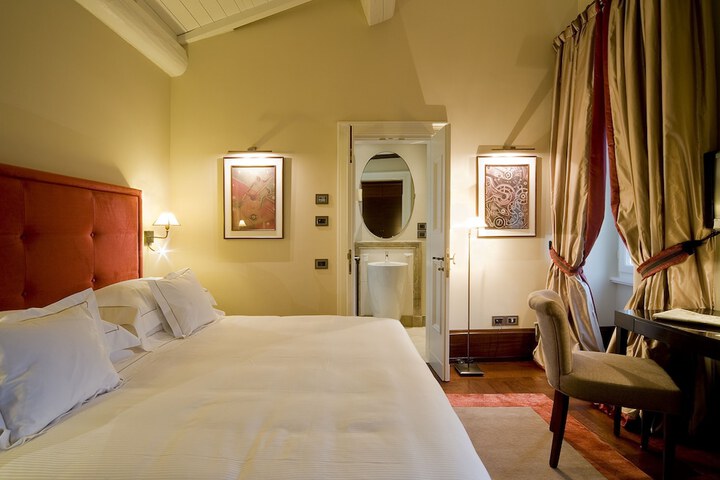 Room 8 of 70