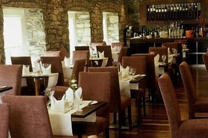 Dining 8 of 14