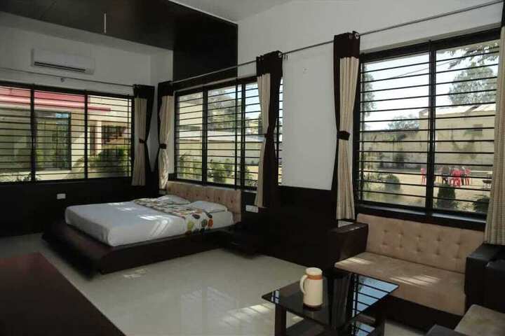 Room 3 of 11