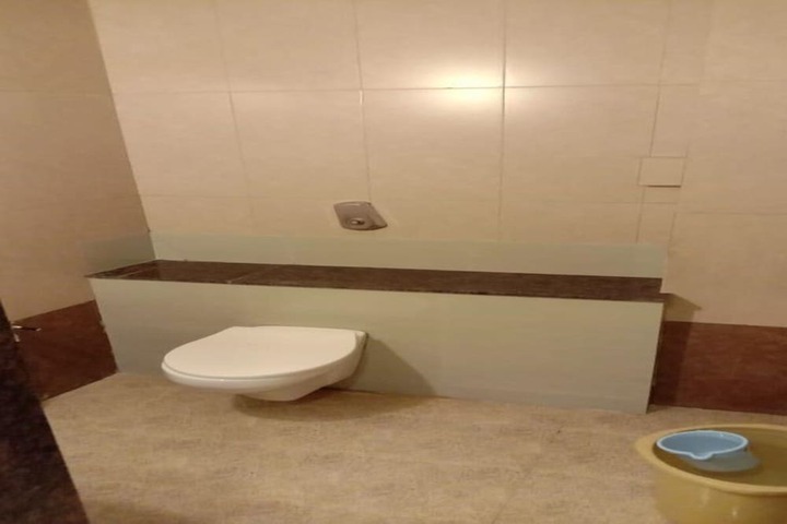 Room 7 of 8
