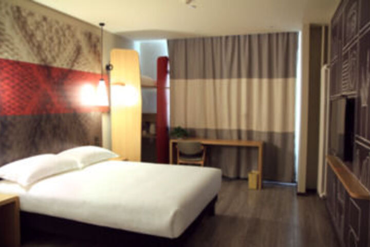 Room 41 of 79