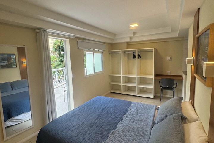 Room 8 of 60
