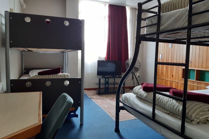Room 17 of 76