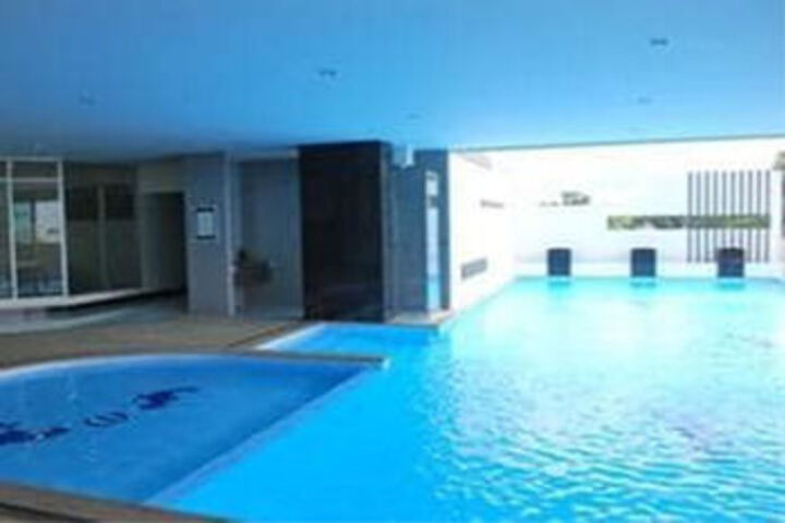 Pool 10 of 18