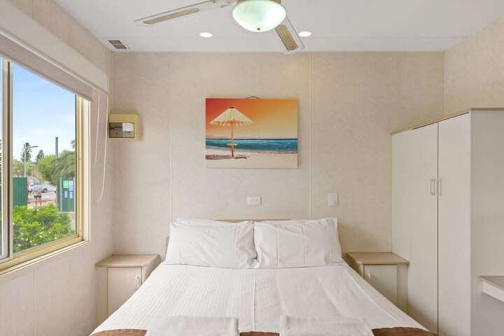Room 10 of 131
