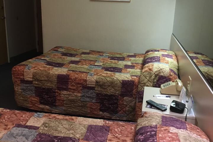 1 Queen Bed (18 of 35)