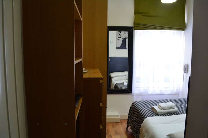Room 13 of 50