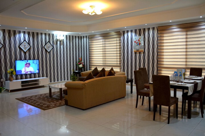 Lounge 17 of 17