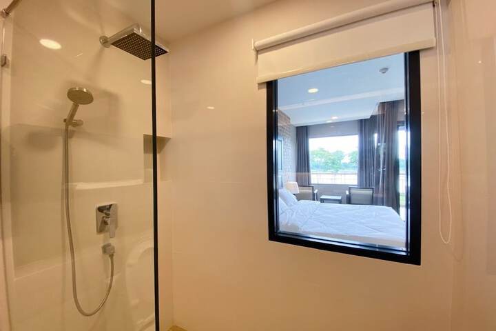 Room 70 of 95