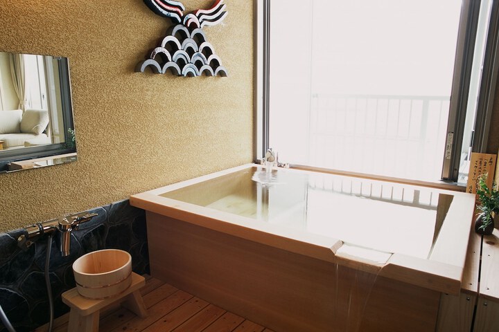 Room 18 of 49