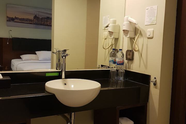 Room 9 of 30