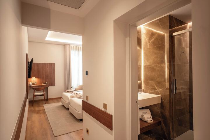 Room 6 of 48