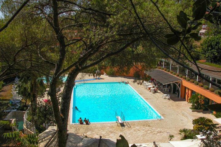 Pool 19 of 27