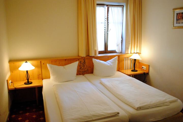 Room 12 of 66