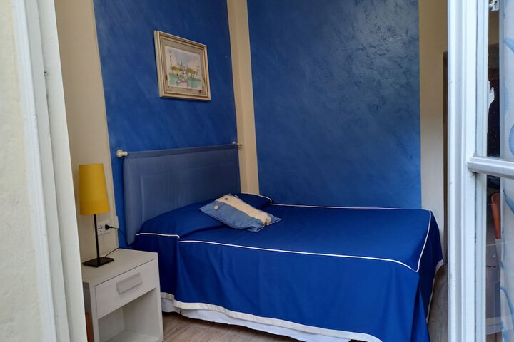 Room 9 of 72