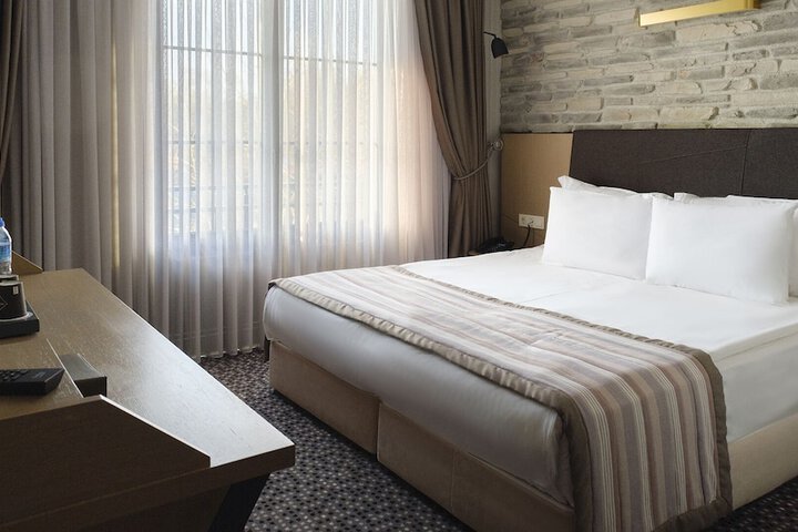 Room 28 of 107