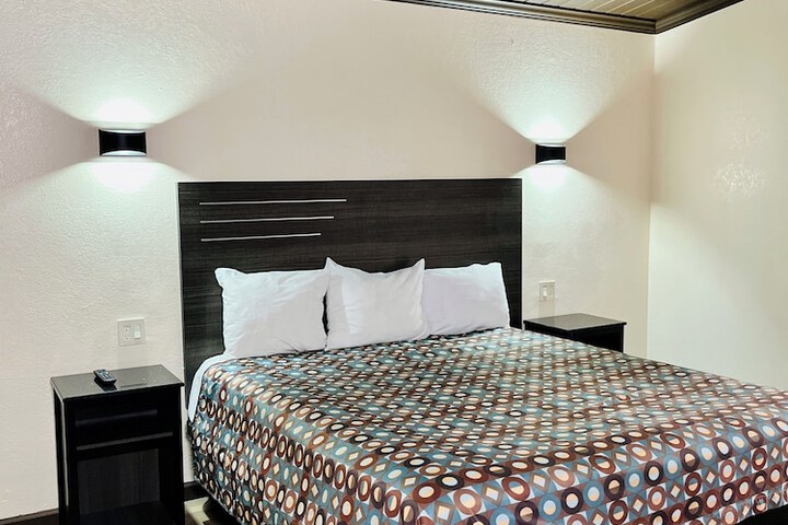 Room 6 of 34