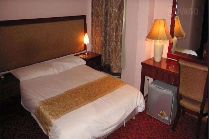 Room 2 of 10
