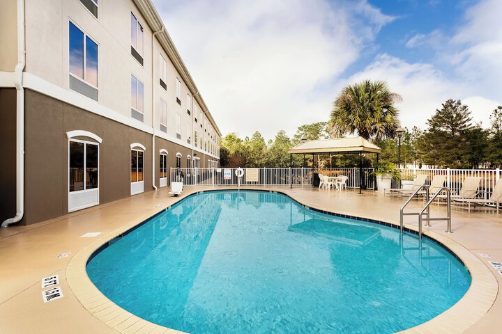Pool 22 of 38
