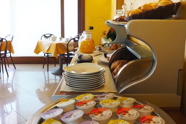 Breakfast/Coffee Service 27 of 37