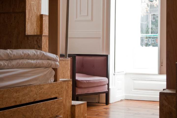 Room 6 of 65