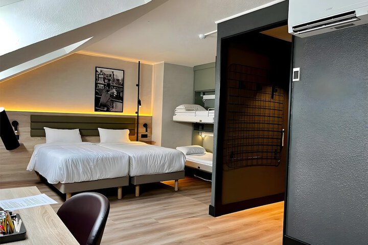 Room 18 of 46