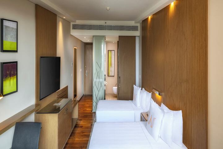 Room 25 of 92