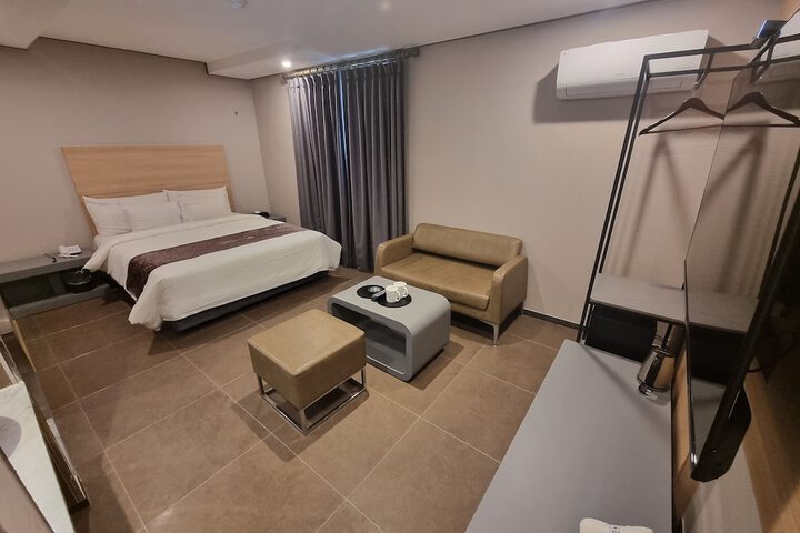 Room 7 of 14