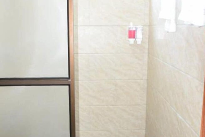 Room 8 of 16