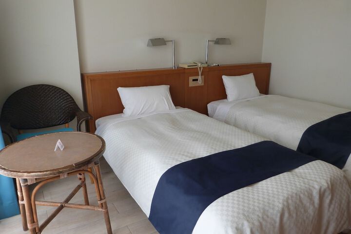 Room 8 of 97