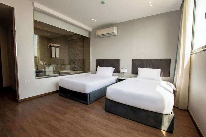 Room 4 of 36