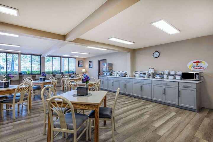 Breakfast/Coffee Service 21 of 27