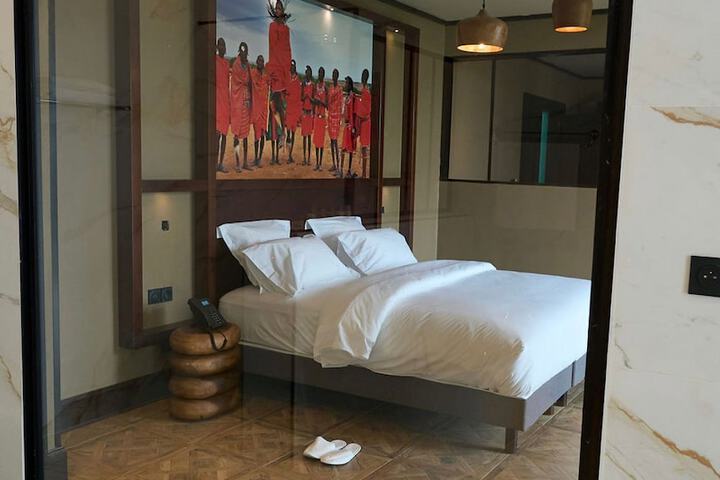 Room 2 of 20