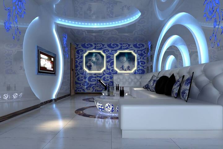 Lounge 35 of 41