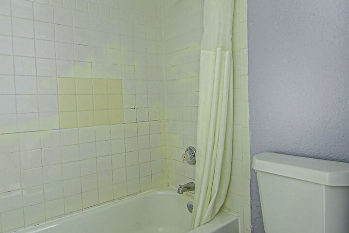 1 King Bed (3 of 9)
