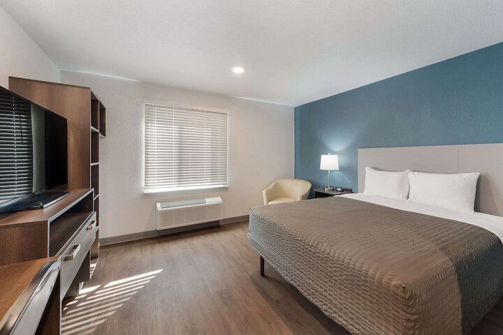 1 Queen Bed (9 of 23)