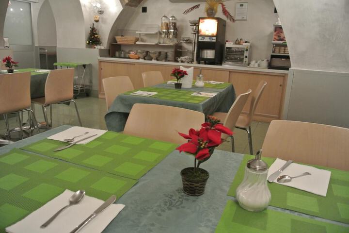 Dining 42 of 56