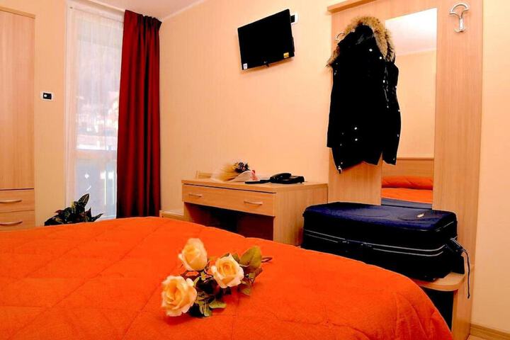 Room 6 of 29