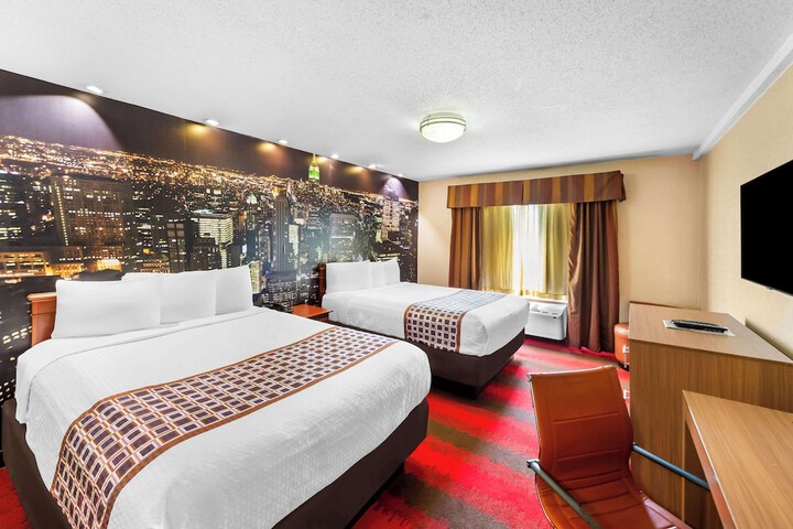 2 Queen Beds (8 of 8)