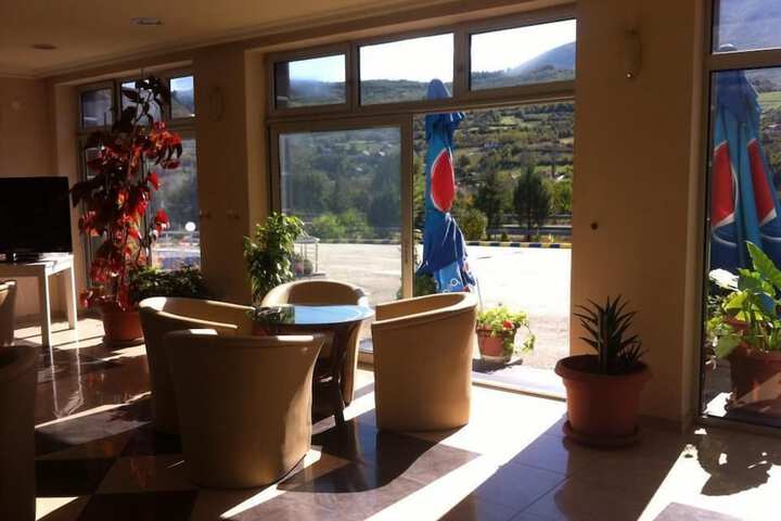 Lobby lounge