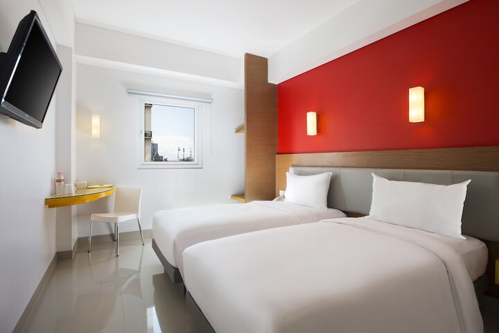 Room 2 of 31