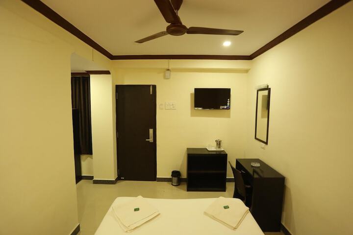 Room 13 of 32