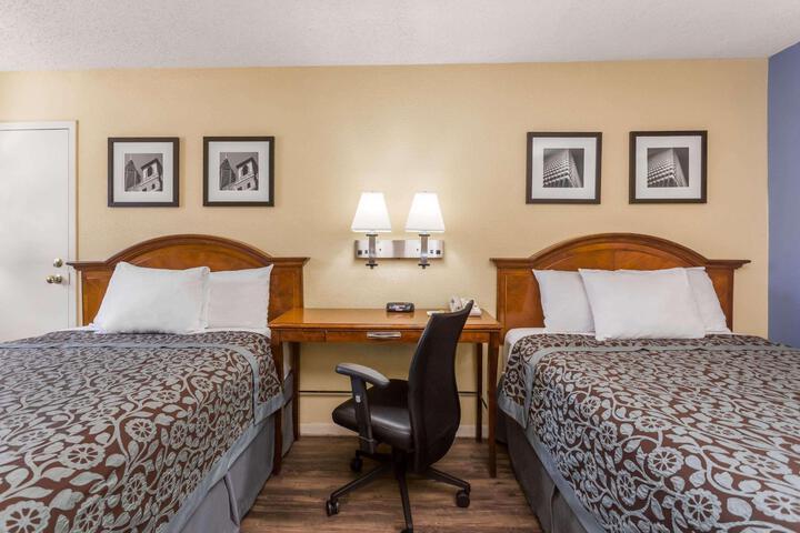 2 Double Beds (3 of 10)