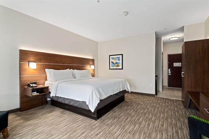 Room 12 of 82
