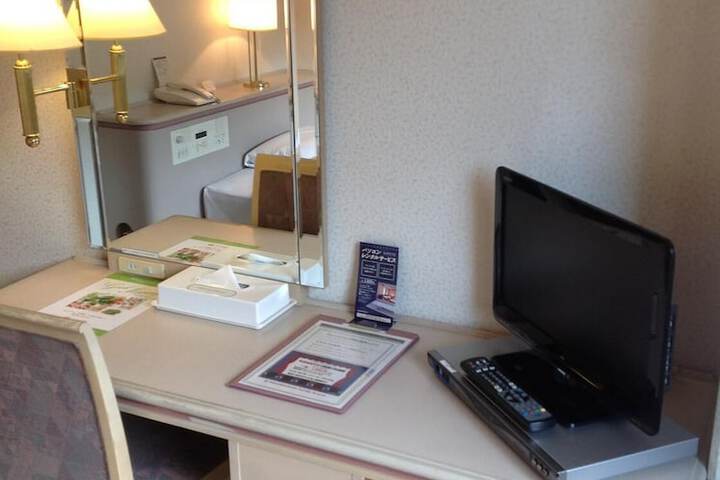 Room 7 of 33