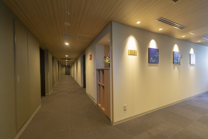 Ballroom/Hall 94 of 96