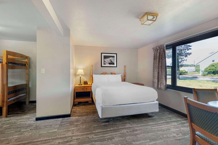2 Queen Beds (3 of 13)